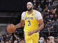 状态火热！戴维斯首节11投6中独得14分3板1帽