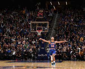 斯佩茨：库里的领导方式是以身作则 他能成功最重要的是他超刻苦