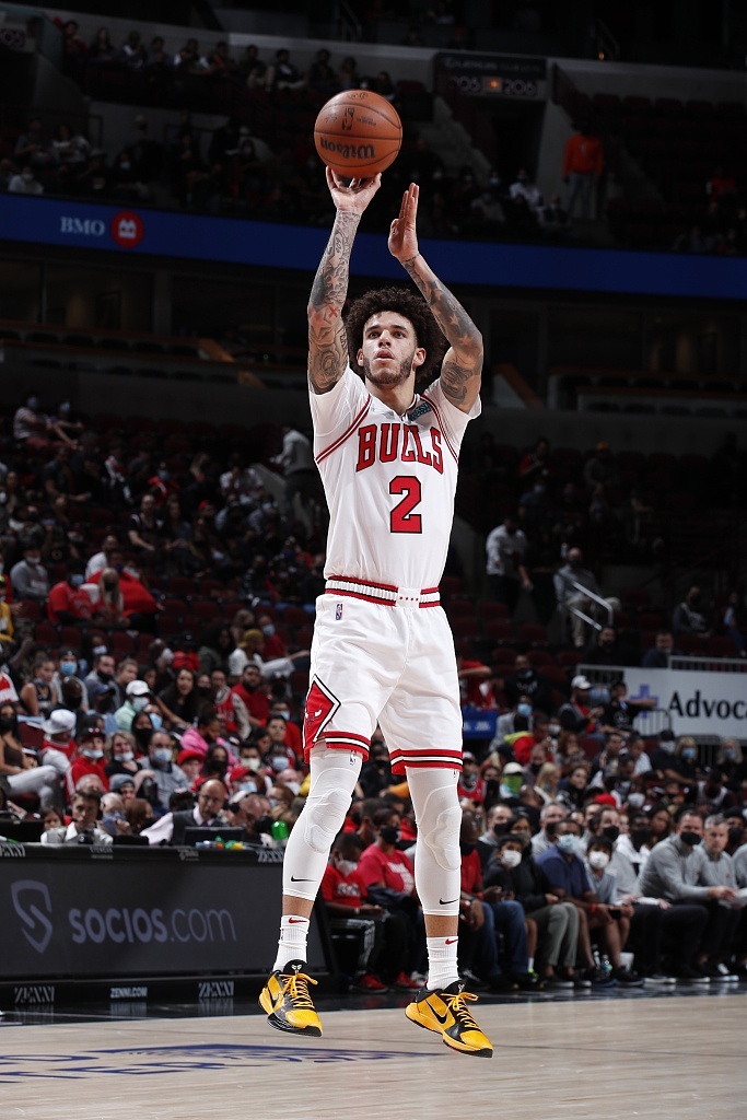 NBA官方：正调查公牛和热火是否分别违规招募鲍尔&洛瑞